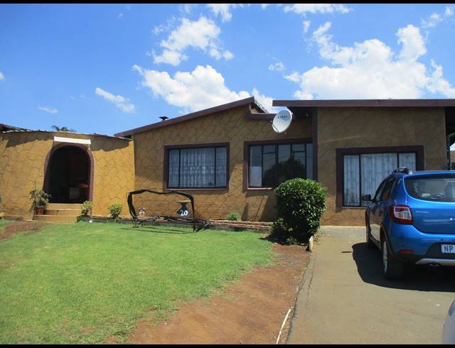 5 BEDROOM FREEHOLD FOR SALE IN HOWICK WEST